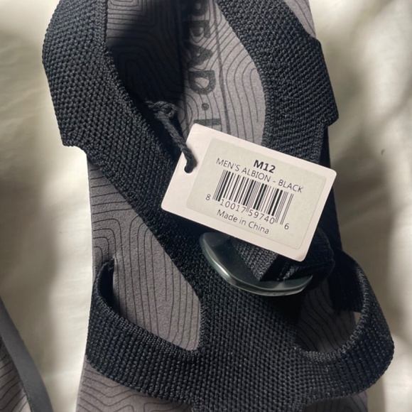 Tread -Labs Men's Albion  Supportive Recovery Sandals. Black strap with grey 12 - Picture 5 of 7